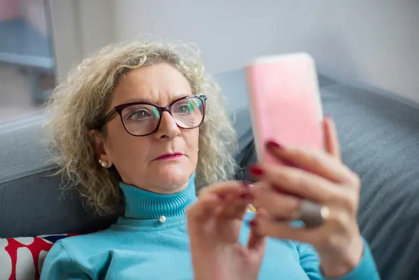 como-activar-letra-grande-iphone-android-adultos-mayores